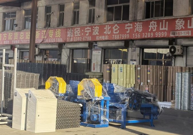 山東李經(jīng)理訂購(gòu)的中型水箱拉絲機(jī)發(fā)貨了，請(qǐng)注意收貨！